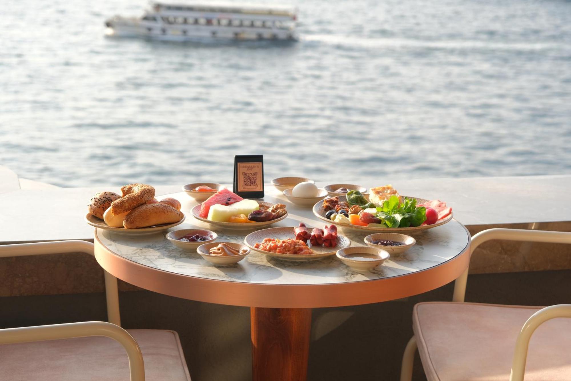 Dream Inn Karakoey Bosphorus อิสตันบูล ภายนอก รูปภาพ