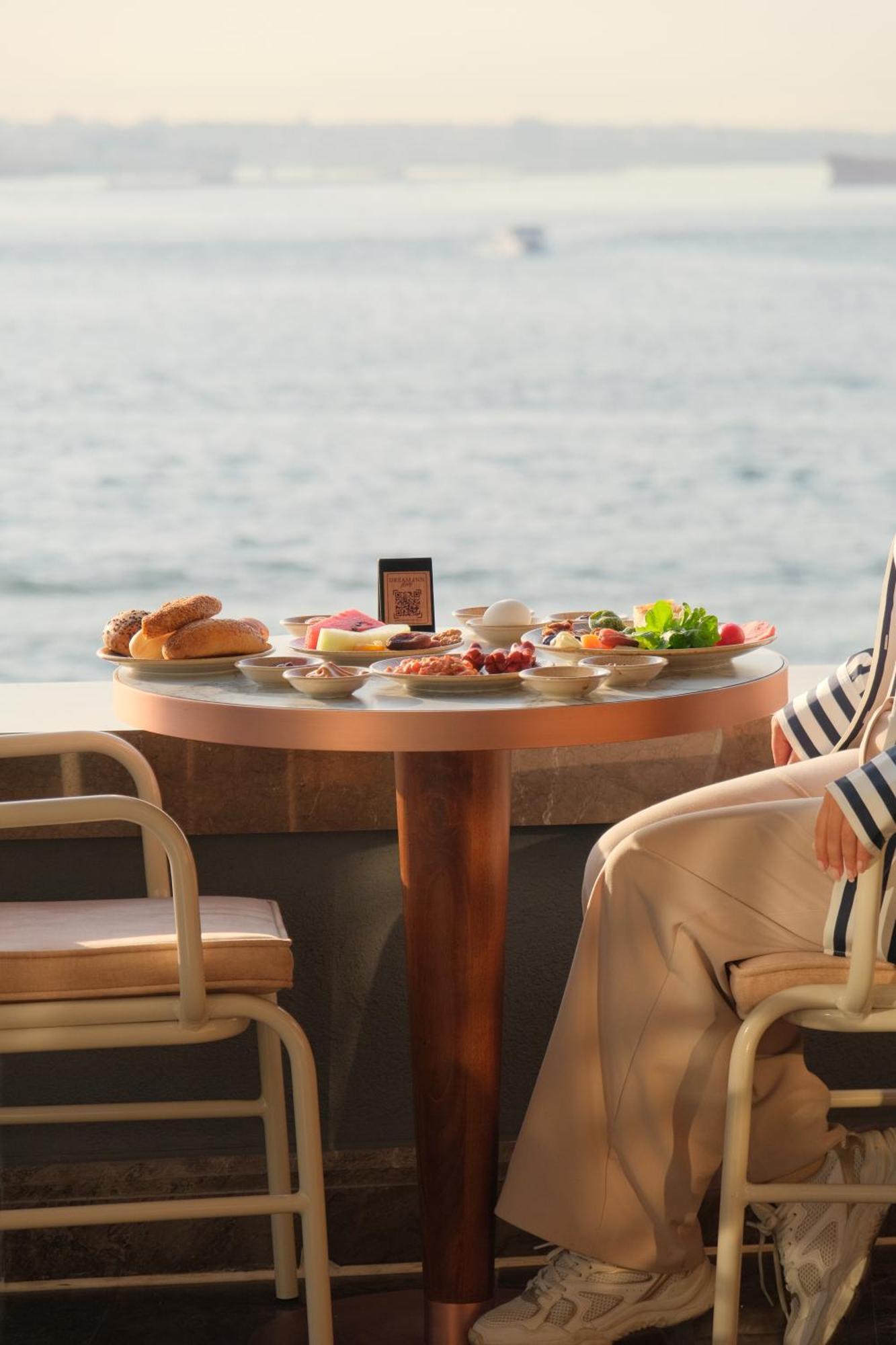 Dream Inn Karakoey Bosphorus อิสตันบูล ภายนอก รูปภาพ